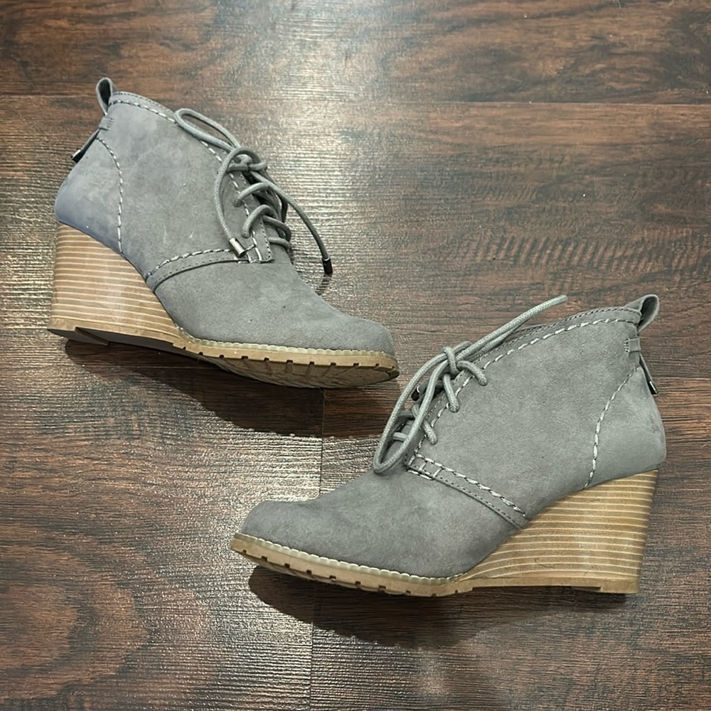 SO Wedge Heel Lace Up Booties Sz 7